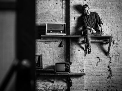 Blogbeitrag mit dem Titel: "Geschichten aus dem Schärferaum #1: Joscha, ein altes Sofa und ein Konzert, das keiner geplant hatte"
