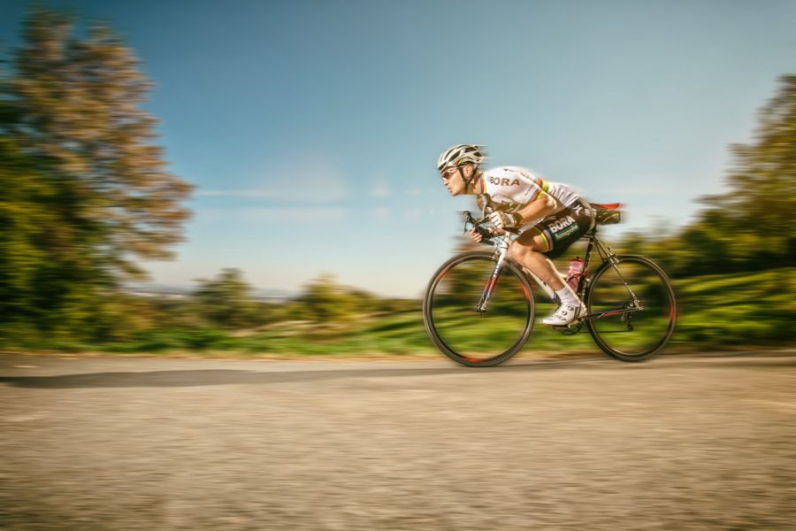 Sportfoto eines Rennradfahrers. Fotografiert von dem Frankfurter Fotografen Fritz Philipp.